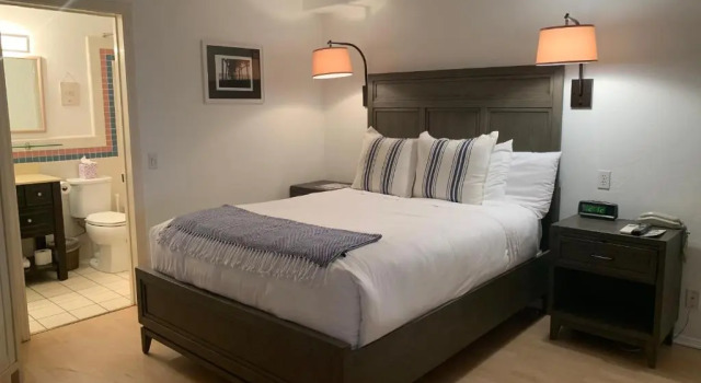 Casa Tropicana, Забронировать Отель Отели Сан-Клементе 3 звезды, 3*