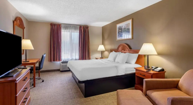 Номер Standard Quality Inn & Suites near Owensboro & Holiday World GOLD AWARD WINNER