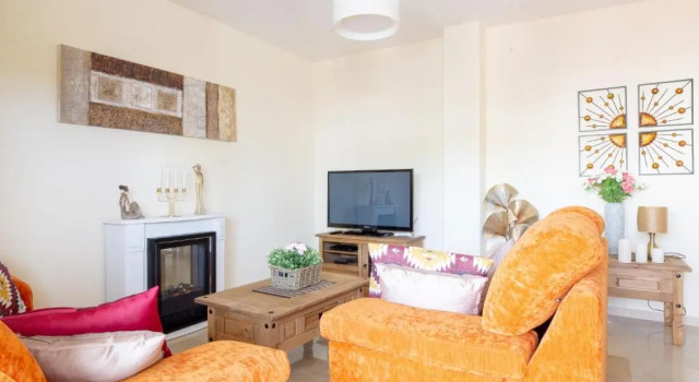 2261-Superb apt on the beach, on Duquesa harbour