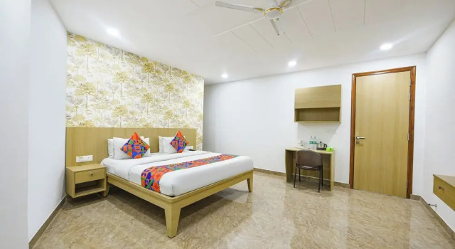 Номер Executive FabHotel Luxe 8 Stayz - Phase 1 Metro, Golf Course Road & Arjun Marg