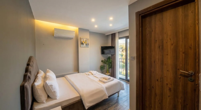 Номер Standard с балконом и с видом на бассейн Stone House Foça Otel