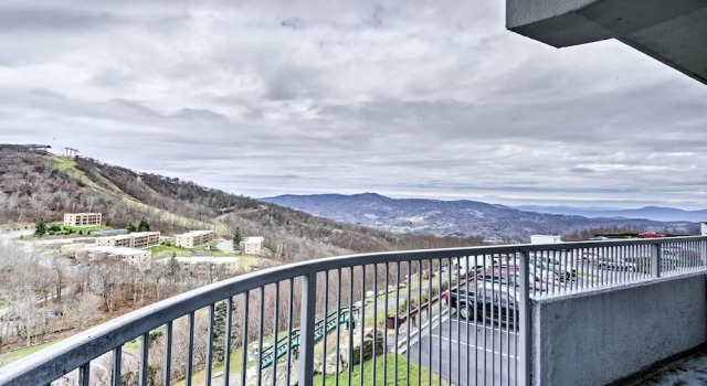 Sugar Mountain Resort Condo w/ Pool Table & Views!, Забронировать Курортный отель Шугар-Маунтин Северная Каролина