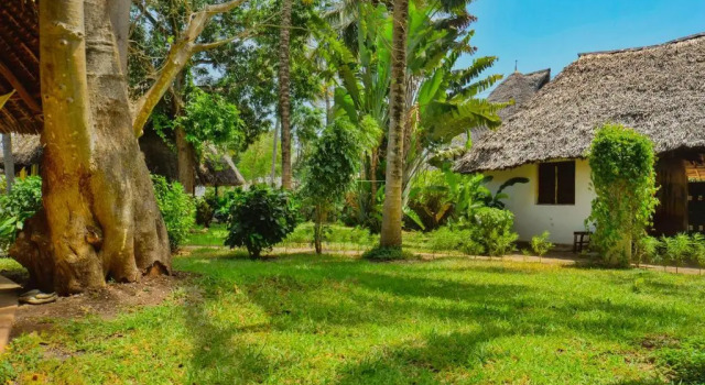 Номер Standard Upani in Diani complimentary cook for villas only, room service for deluxe suites