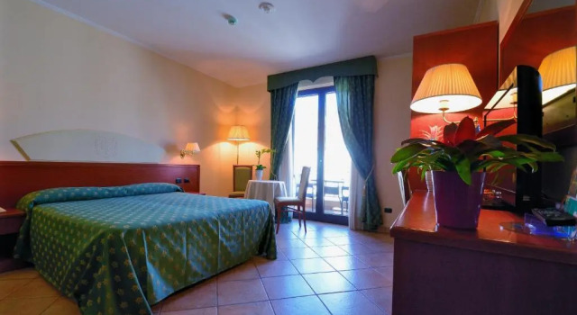 Люкс Hotel Tito Serrano