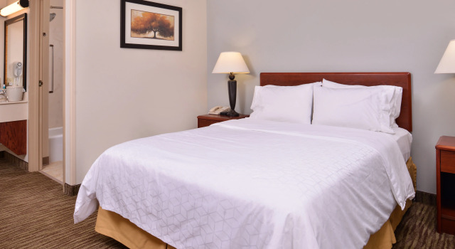 Holiday Inn Express Hotel & Suites Sioux Falls At Empire Mall by IHG, Book Hotel Sioux Falls South Dakota