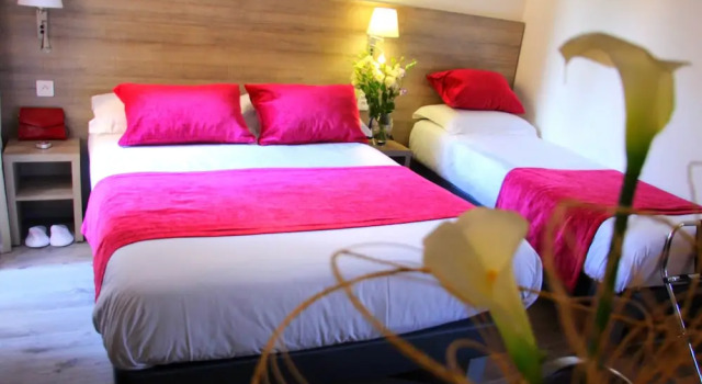 Трёхместный номер Standard с балконом Hotel Menton Riviera