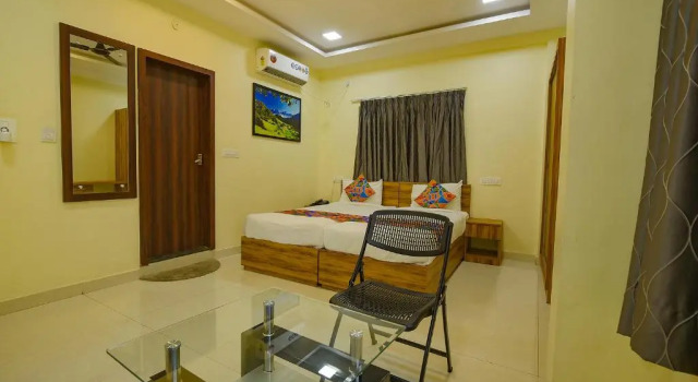 Номер Deluxe Fabhotel Purple Suites Inn