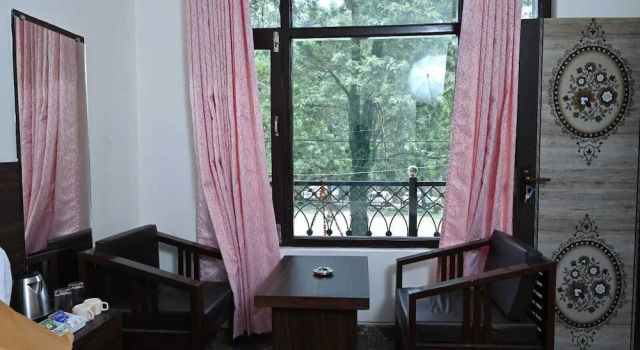Akansha The Lake View, Rezervovat Hotel Bhimtal Uttarakhand