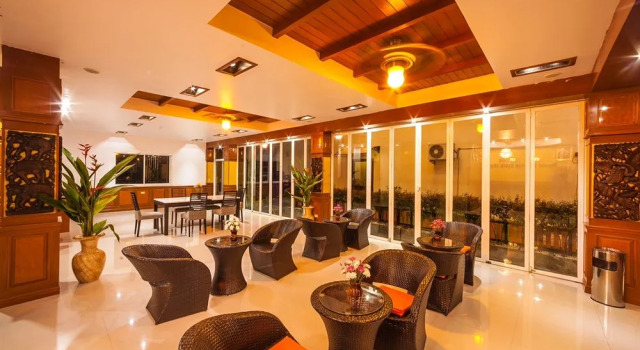 Million Patong Beach Resort, Забронировать Курортный отель Отели Патонг-Бич с парковкой, рядом с Торговый центр Jungceylon, Парковка
