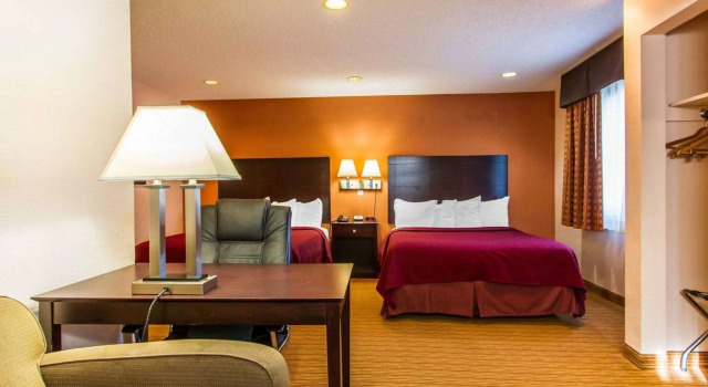 Четырёхместный люкс Quality Inn & Suites Ottumwa North