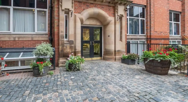 Modern and Bright 1 Bedroom Apartment, Varaa Huoneisto Asunnot kohteessa Merseyside, Huoneisto