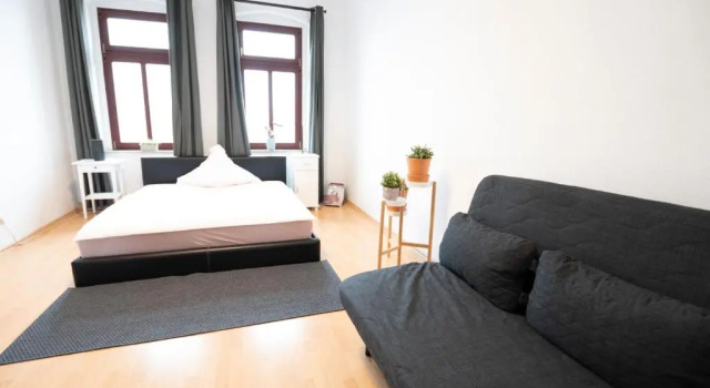 Schloßchemnitz-tolle Ferienwohnung mit Balkon, Забронировать Отель Хемниц Саксония