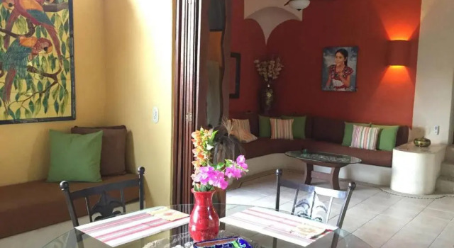 Newer & Roomy w/2 Pools. No Car Needed. Beaches, Restaurants & Shopping W/I walking distance. Taxis and buses abundant for reasonable price if needed, Забронировать Отель Отели Ixtapa-Zihuatanejo с бассейном, Бассейн