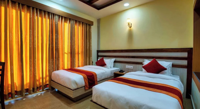 Двухместный номер Deluxe с балконом и с красивым видом из окна Chitwan Midtown Hotel
