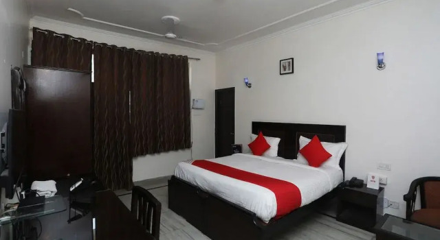 OYO Rooms Opp Global Foyer, Забронировать Отель Отели Гургаон с завтраком, рядом с Улица Гольф-Корс-роуд, Завтраки
