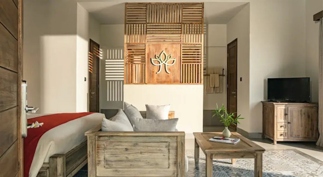Полулюкс с балконом и рядом с пляжем Crown Retreat Quy Nhon Resort