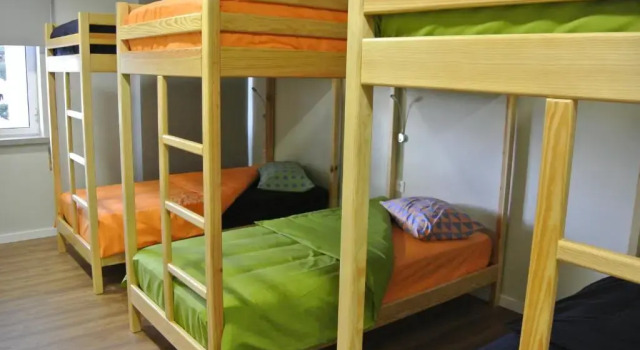 Кровать в общем номере Hostel Criativo do Sabugueiro
