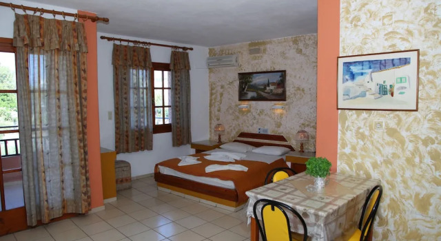 Студия с балконом Sogiorka Apartments