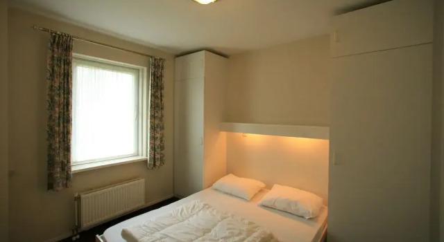 Detached bungalow with whirlpool and solarium, in nature, Buchen Sie Hotel Earnewâld 