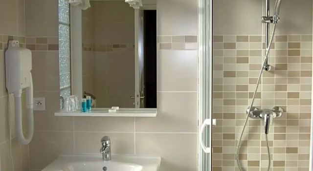 Трёхместный номер Standard Logis Hotel Beaudon