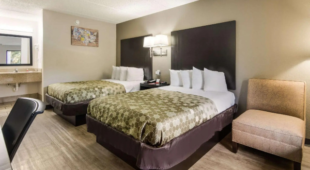 Четырёхместный номер Standard Red Roof Inn Atlanta Airport NE Conley