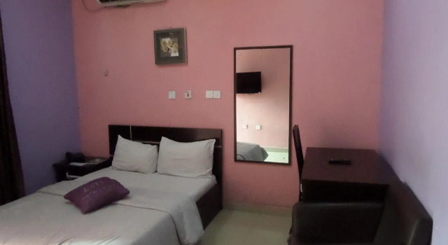Camera Standard Alheri Suites