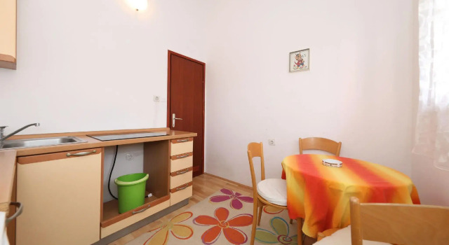 Apartment Summer Break