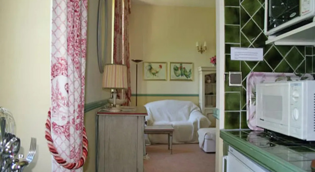 Апартаменты Classic A beautiful 2 persons studio in a chateau with swimming pool