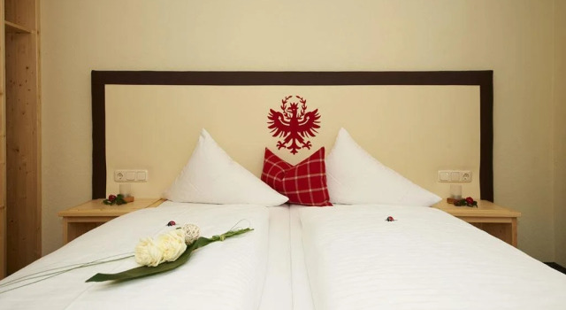 Hotel Garni Rauch, Забронировать Отель Отели Санкт-Антон-ам-Арльберг с парковкой, рядом с Train Station Sankt Anton am Arlberg, Парковка