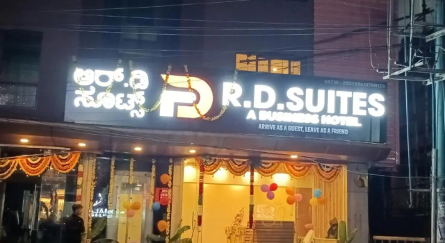 R D Suites Koramangala, Забронировать Отель Отели штата Карнатаки с парковкой, Парковка