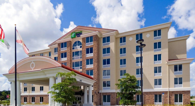 Holiday Inn Express Hotel & Suites Fort Myers East - The Forum by IHG, Забронировать Отель Форт-Майерс Fort Myers Area