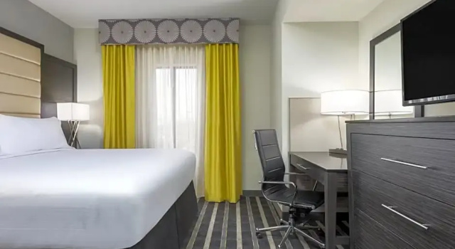 Люкс Deluxe Holiday Inn Express and Suites Norman by IHG