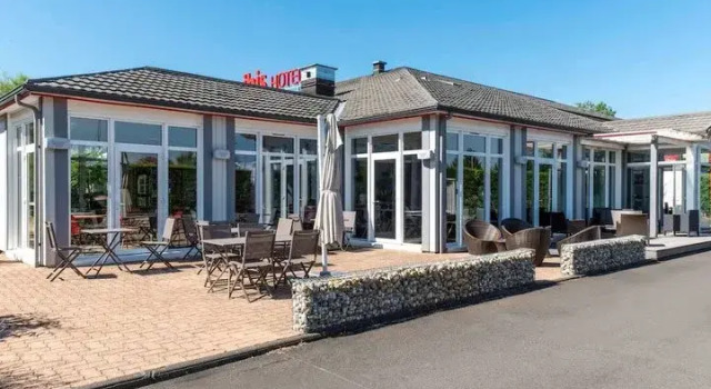 Номер Standard ibis Issoire