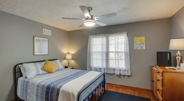 Missouri Escape w/ Furnished Patio, Near Downtown!, Réserver Hôtel Nevada Missouri