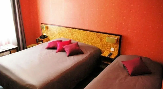 Logis Hôtels - Le Pont Bernet - Hotel 2 étoiles et restaurant, Забронировать Отель Ле-Пьян-Медок Medoc