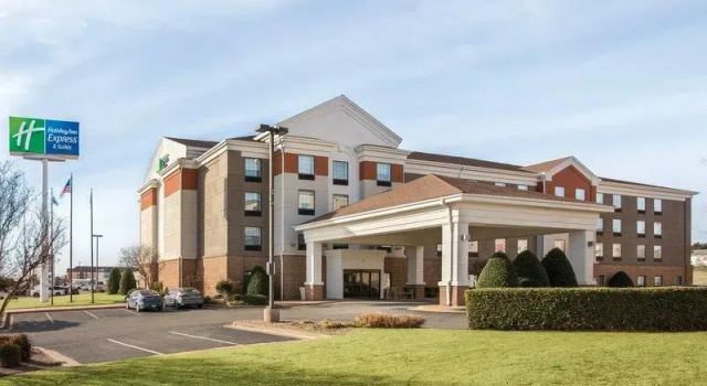 Номер Deluxe Holiday Inn Express Hotel & Suites Lawton-Fort Sill by IHG