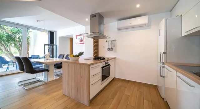 Апартаменты с видом на бассейн Holiday Home Apartments Bellamare