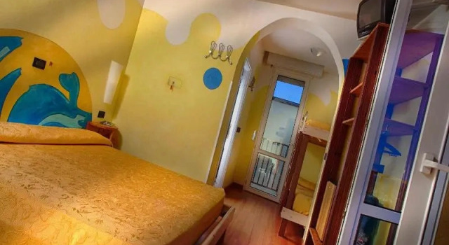 Четырёхместный номер Superior с балконом Hotel Stella Maris