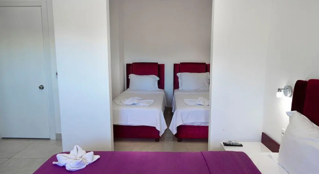 Четырёхместный семейный номер Standard с видом на море Ala Hotel