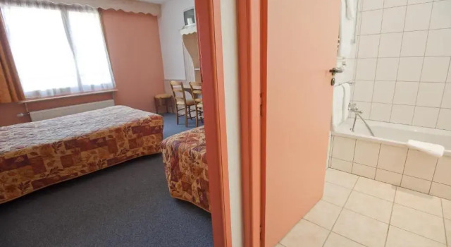 Номер Standard Hôtel Restaurant Etoile des Neiges Piscine Jacuzzi Sauna Massage Salle de Jeux