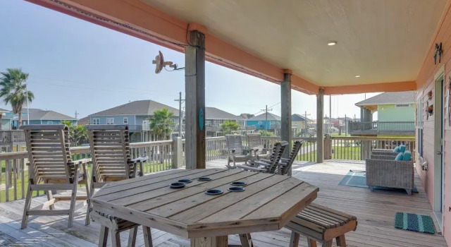 Walk to Beach: Coastal Gem in Bolivar Peninsula!, Book Feriehus Bolivar Peninsula Houston