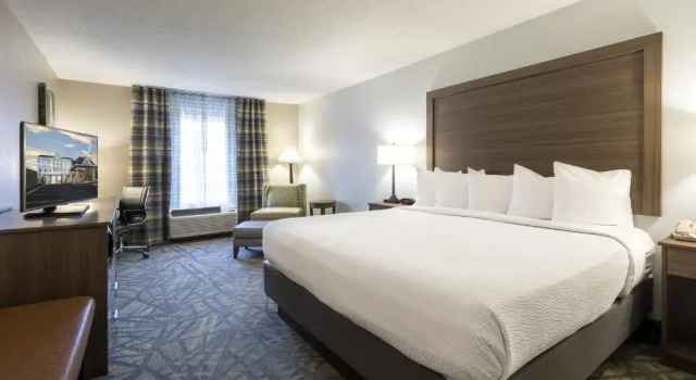 Номер Standard La Quinta Inn & Suites by Wyndham Downtown Asheville