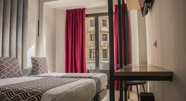 Hostal Juliette-Gran Vía, Забронировать Отель Отели Мадрида 3 звезды, рядом с Театр Монументал, 3*