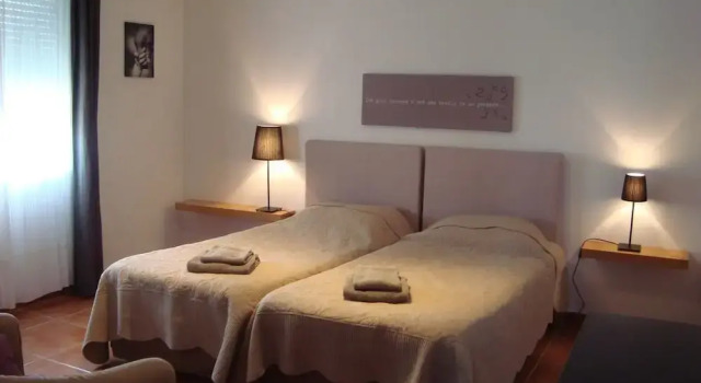 Cyprès et Galets, Book Hotel Peyriac-Minervois Aude