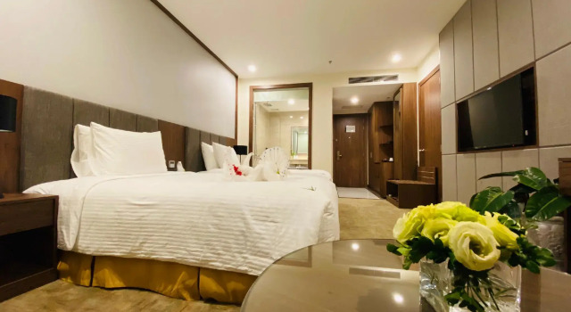 Muong Thanh Holiday Suoi Mo, Varaa Hotelli Hotellit Quang Ninh uima-altaalla, Uima-allas