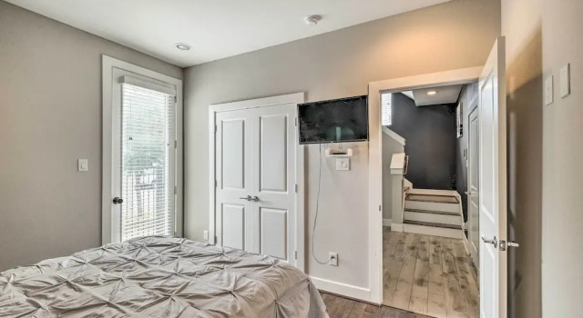 Апартаменты с 3 комнатами с балконом Stylish Houston Townhome ~ 3 Mi to Downtown!