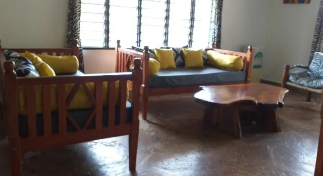 Malaika Holiday Villas, Varaa Hotelli Hotellit Coast Region uima-altaalla, Uima-allas