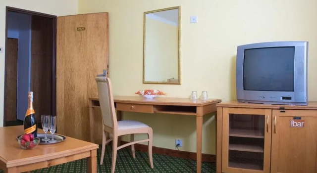 Hotel Harmonie I, Забронировать Отель Отели Позловице с парковкой, Парковка