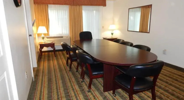 Comfort Inn & Suites, Reserva ahora Hotel Visalia California