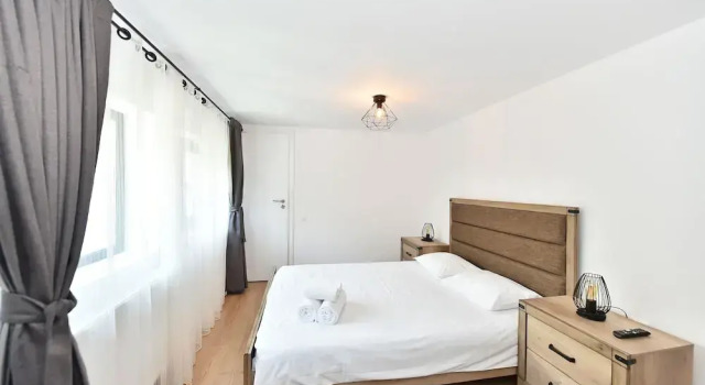 Mira by Atra, Rezervovat Vila Hotely v Prahova s bazénem, Bazén